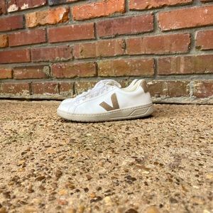 Veja V-12 Leather and Suede Trainers White and Beige Size 7